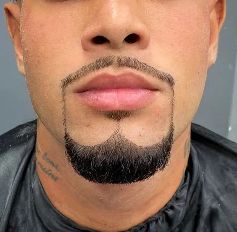 Barba masculina com contorno definido