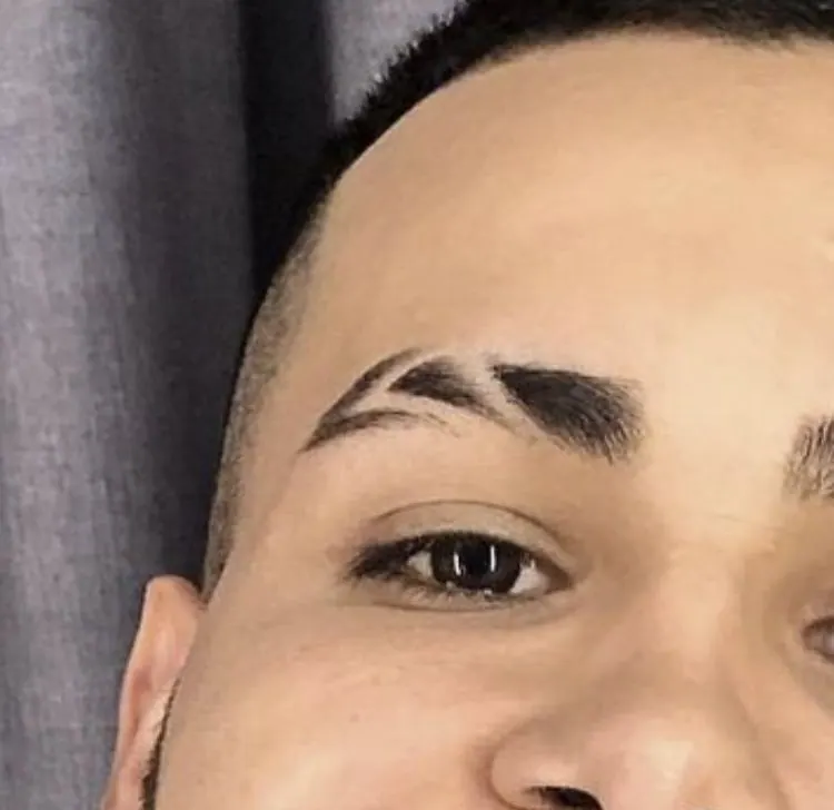 Sobrancelha masculina alinhada